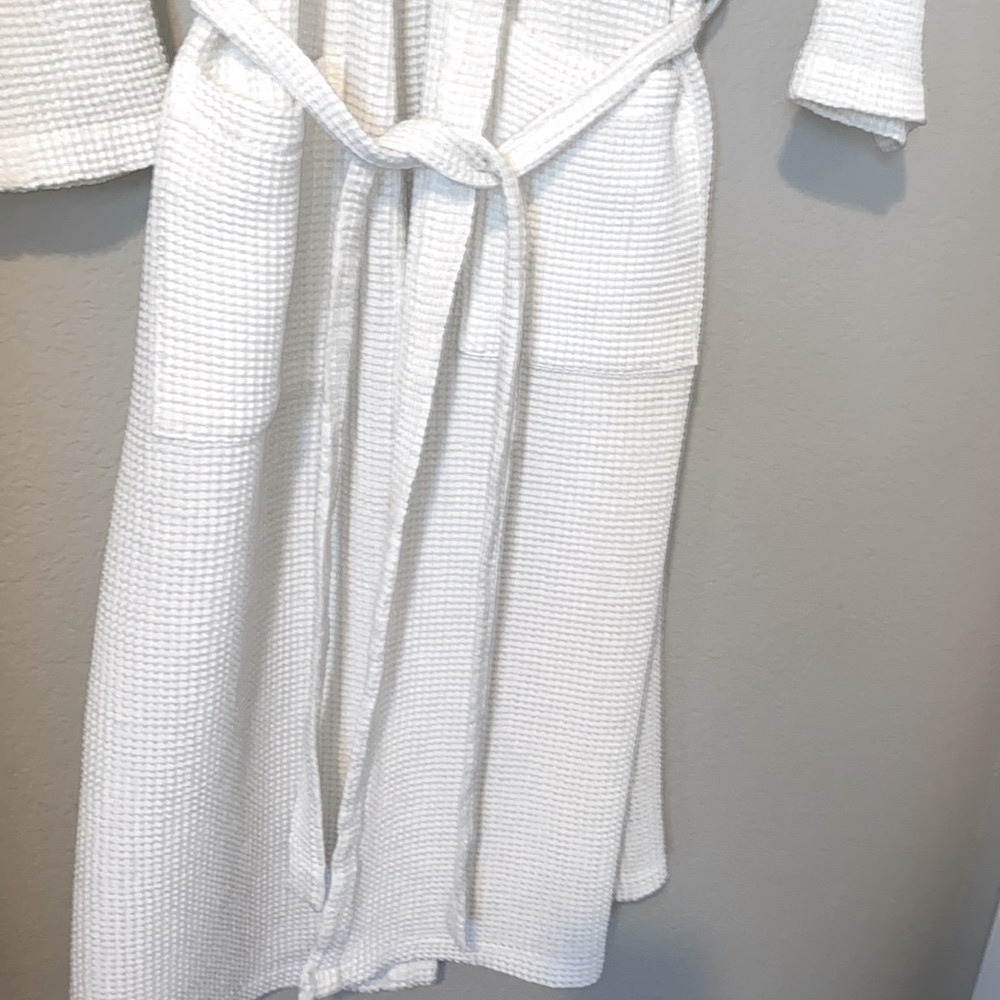White Waffle Knit Robe - Picture 4 of 10